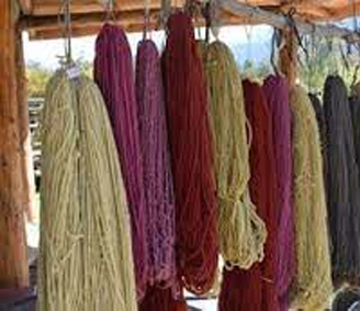 Proyectos que promueven el arte textil como expresión identitaria y cultural de la región.